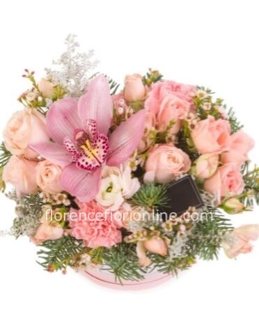 Centrotavola con fiori di colore rosa pesca.