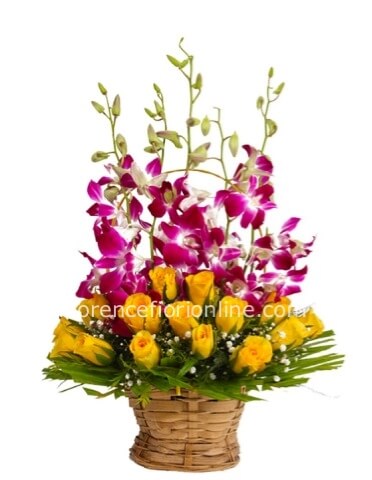 Composizione in cesto con orchidee + 15 rose gialle