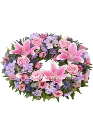 Ghirlanda con rose e lilium dai toni rosa. Ø cm 30