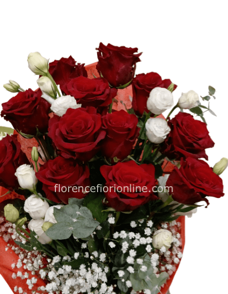 Bouquet di 7 Rose rosse e fiori bianchi di stagione.