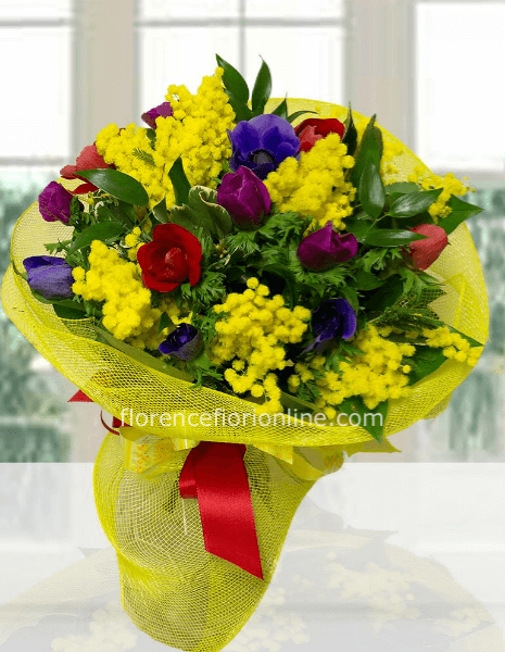 Bouquet di anemoni e mimosa.