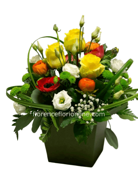 Composizione in spugna di rose gialle, lisianthus e fiori di campo.