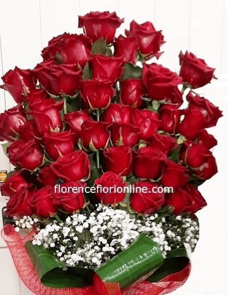 Fascio di 50 rose rosse a STELO MEDIO. h. 50/60 cm