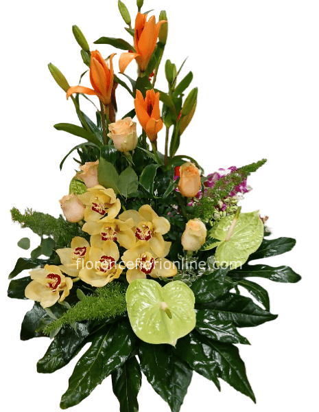 Composizione con lilium, anthurium, rose e orchidee. (h 60 cm)