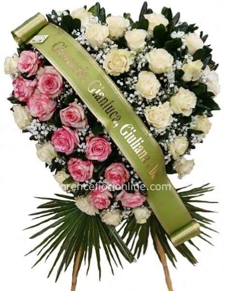 Cuscino a forma di cuore di solo rose bianche e rosa
