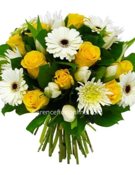 Bouquet dai toni bianco e giallo con rose, gerbere e fiori di stagione