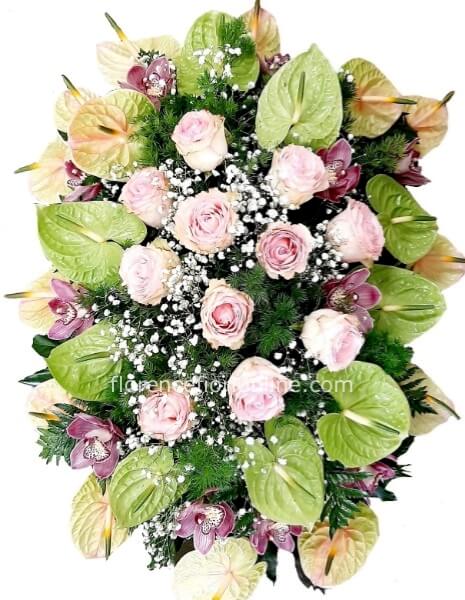 Cuscino con anthurium verde, rose rosa e orchidee