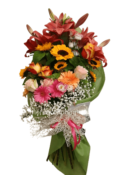 Fascio di fiori con lilium, rose, gerbere e girasoli.