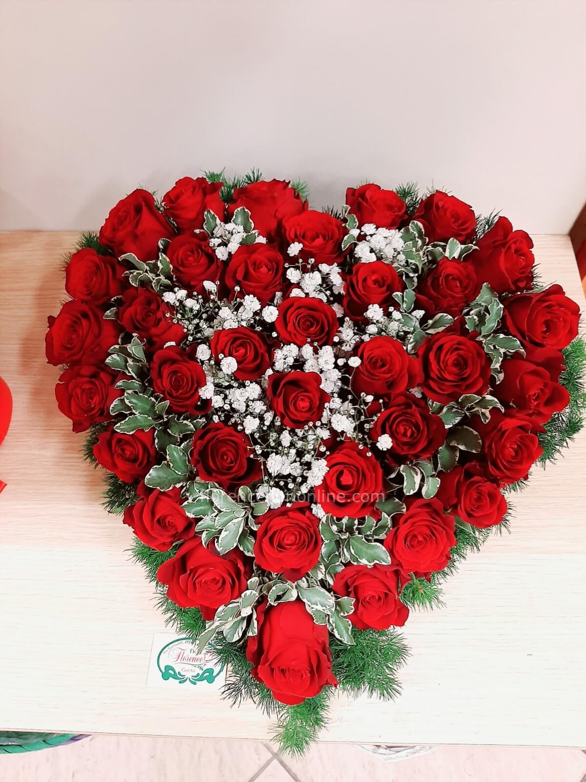 Cuore di rose rosse » Fiorista consegna fiori e piante a domicilio a Gaeta.  Acquisto e invio online di fiori a Gaeta e Formia.